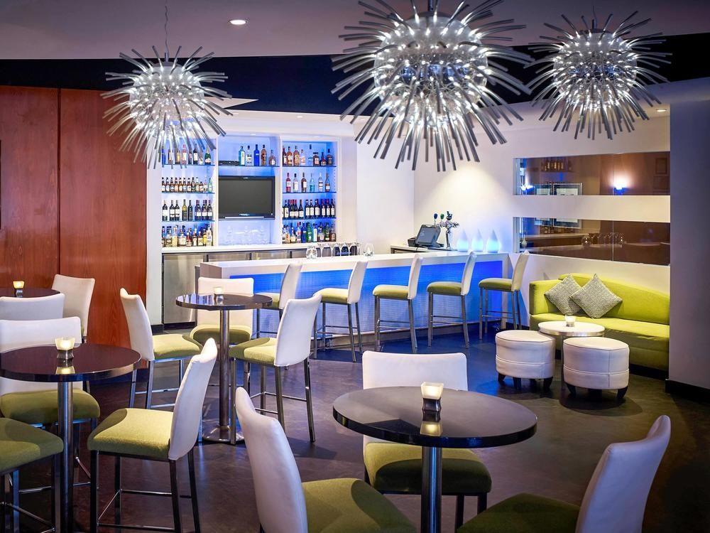 Novotel Toronto North York Экстерьер фото