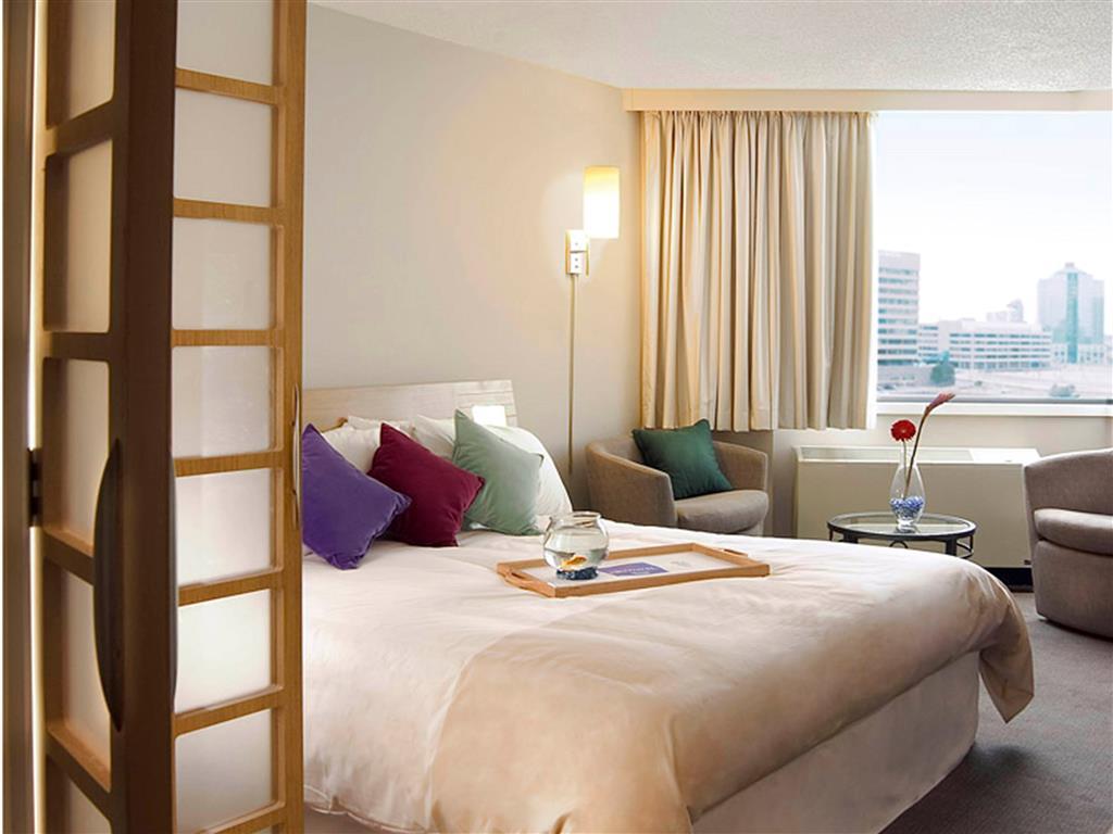 Novotel Toronto North York Экстерьер фото