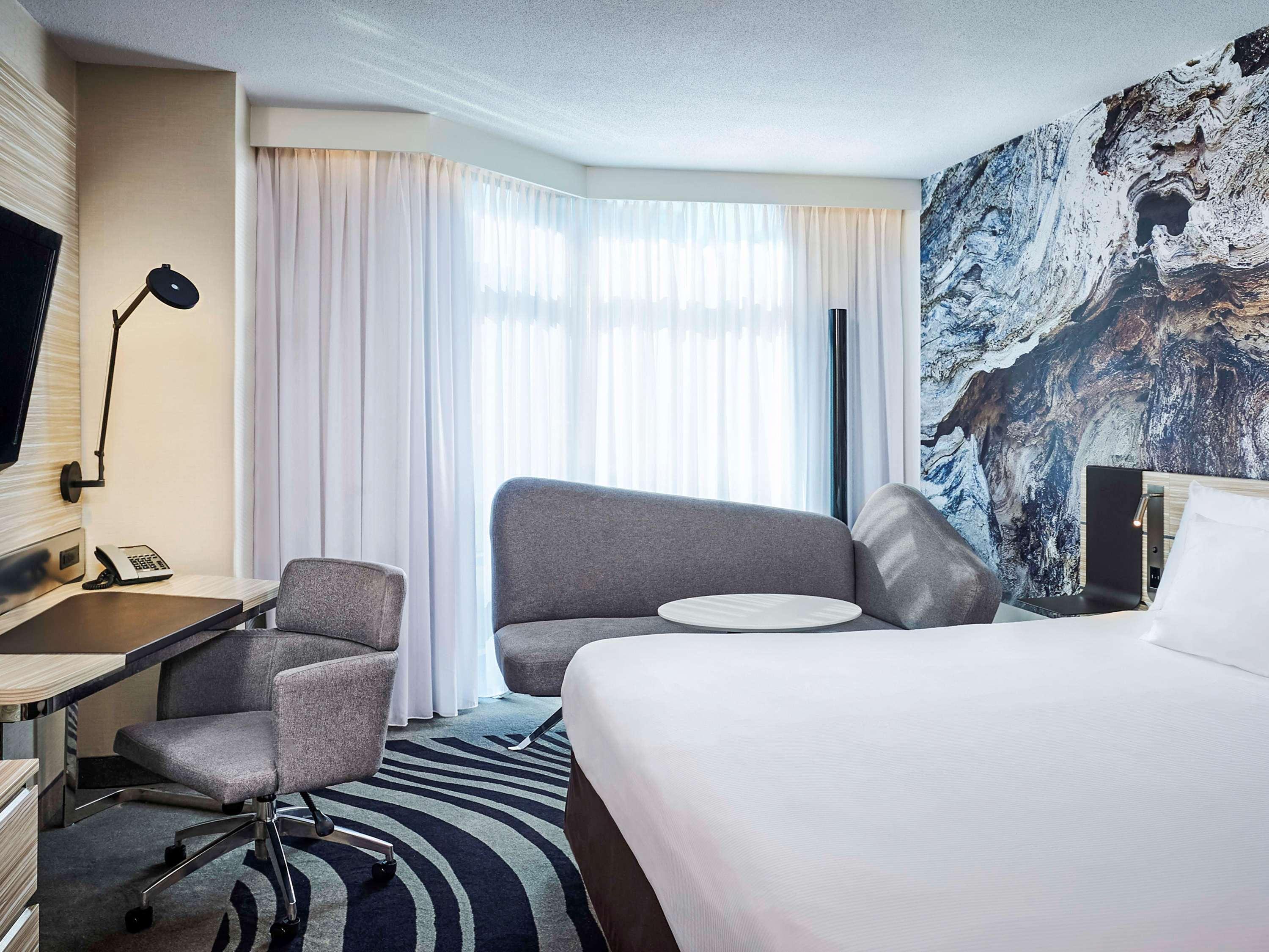 Novotel Toronto North York Экстерьер фото
