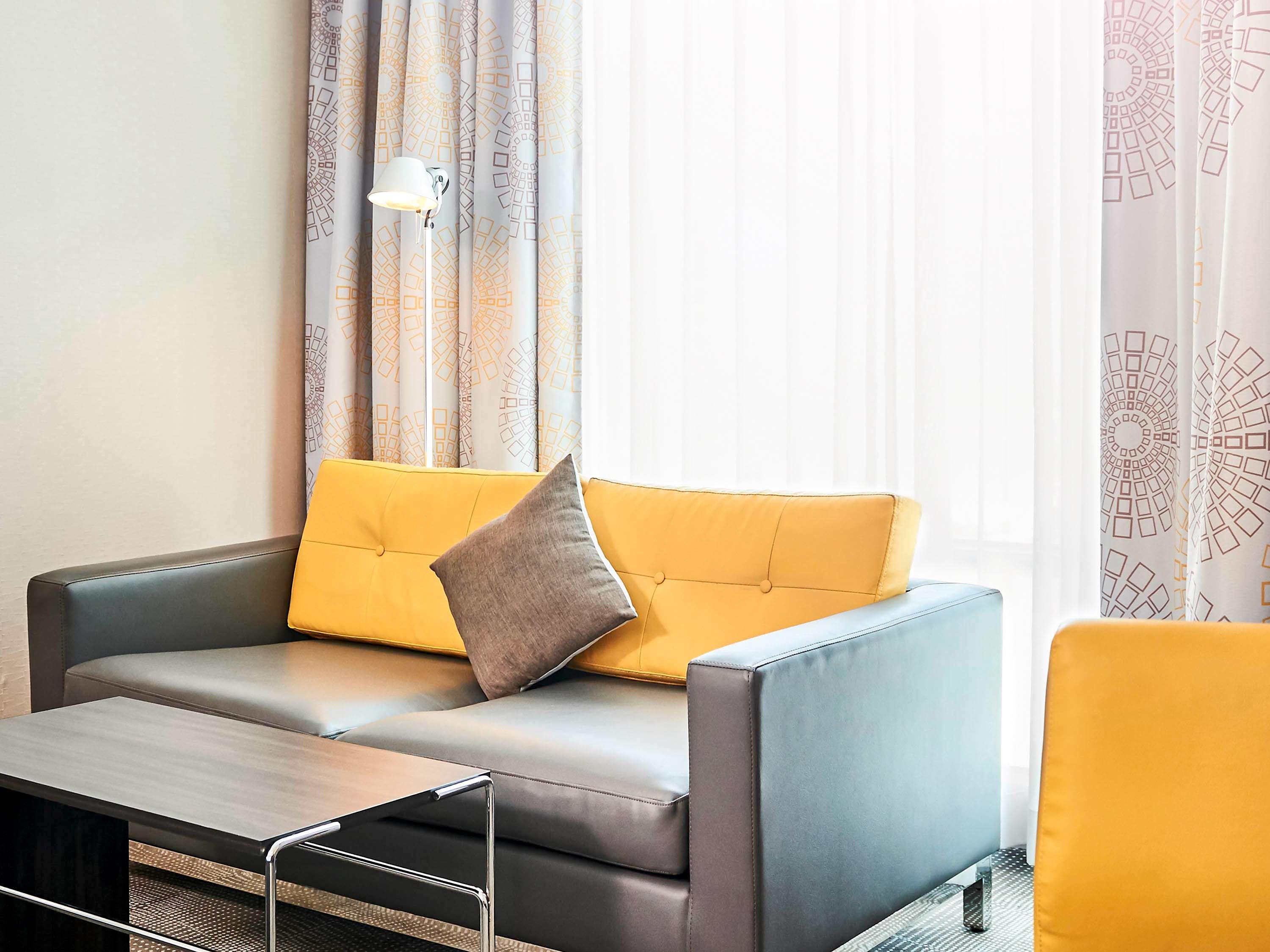 Novotel Toronto North York Экстерьер фото