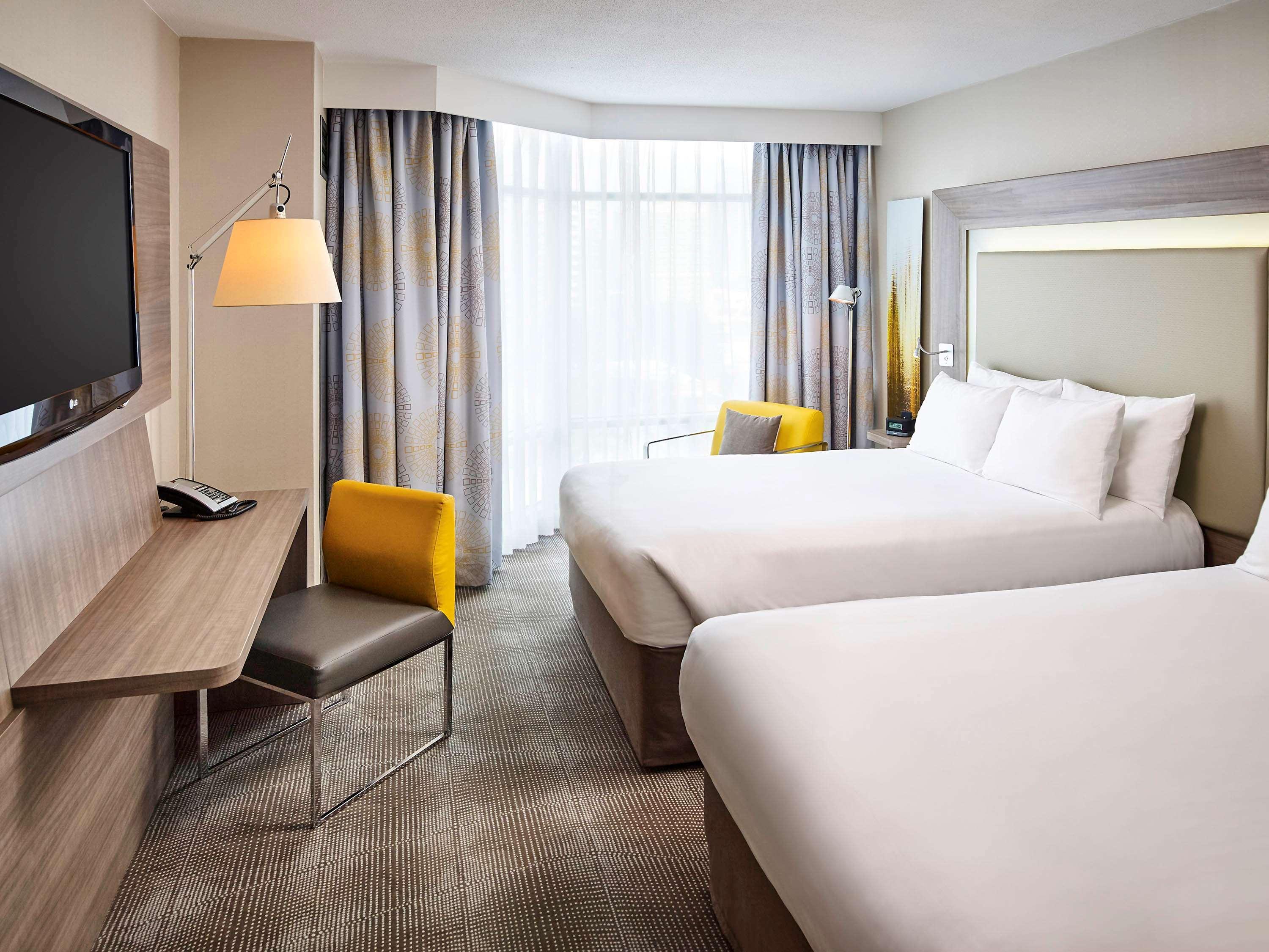Novotel Toronto North York Экстерьер фото