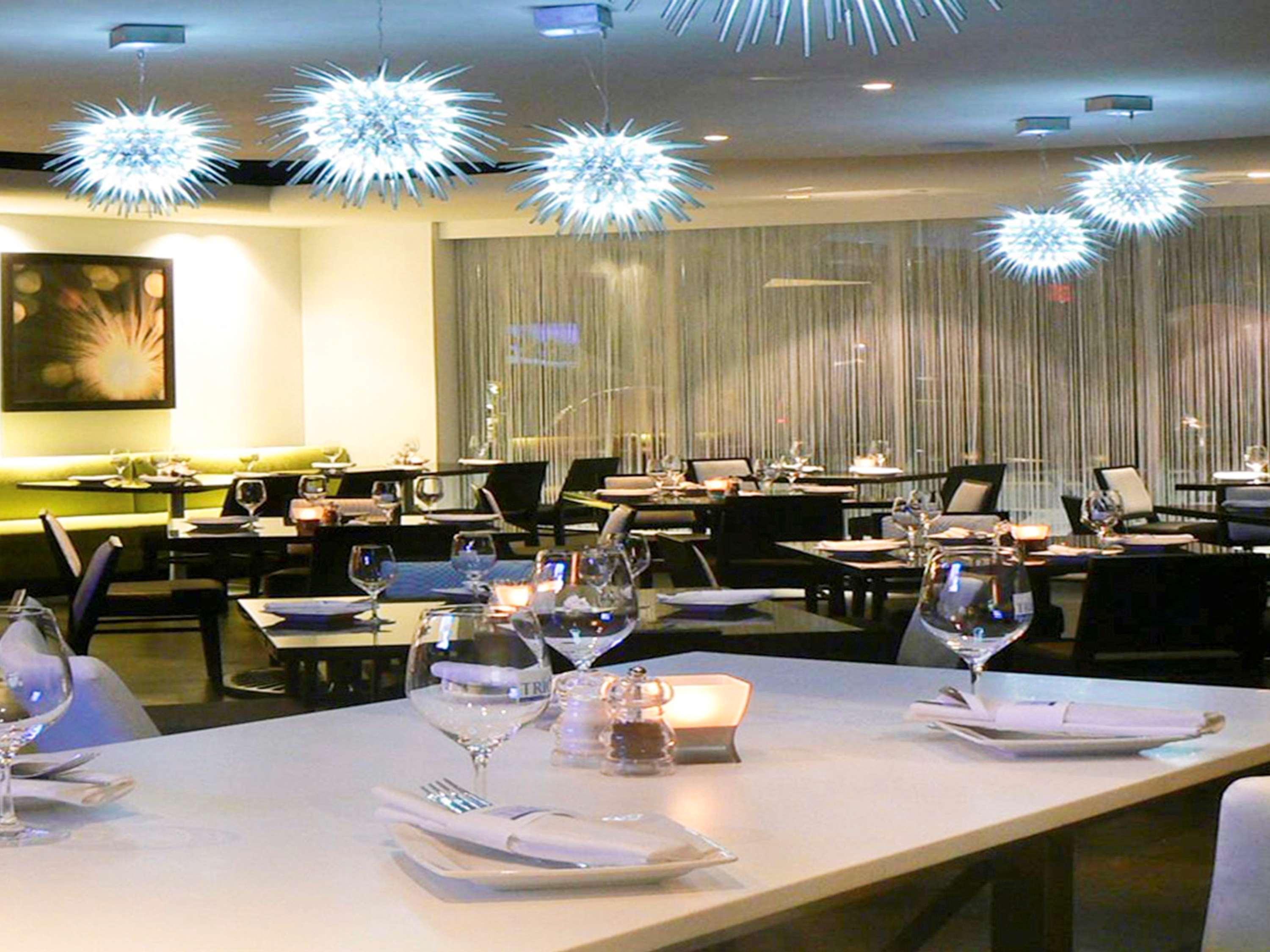 Novotel Toronto North York Экстерьер фото