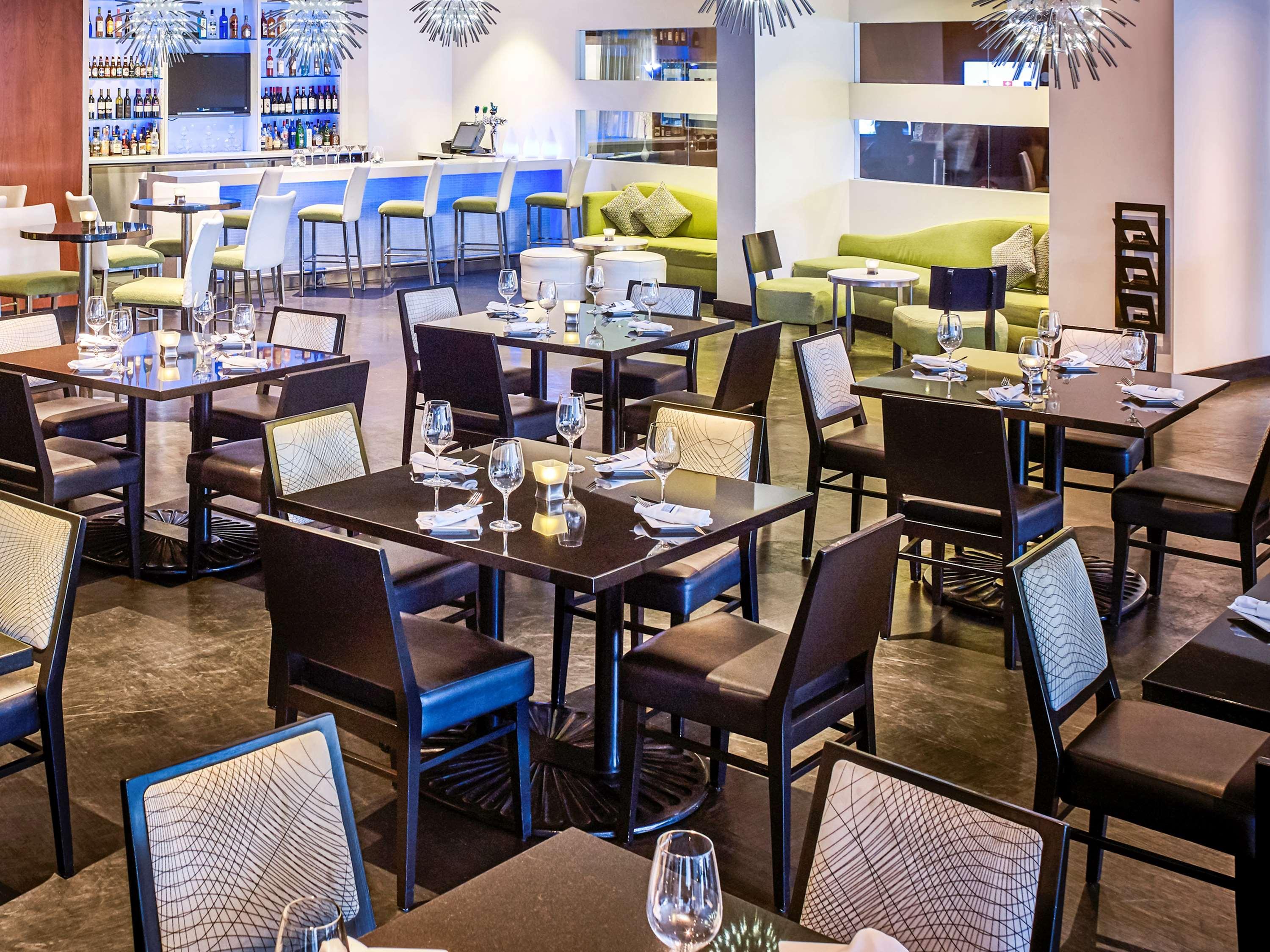 Novotel Toronto North York Экстерьер фото