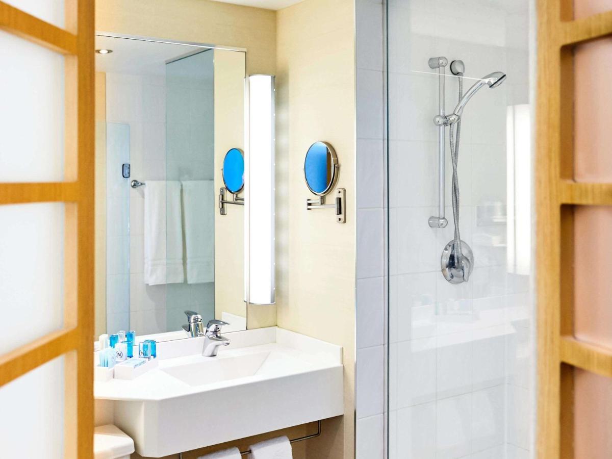 Novotel Toronto North York Экстерьер фото