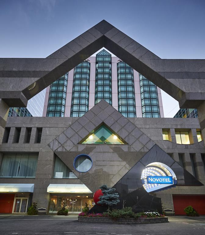 Novotel Toronto North York Экстерьер фото