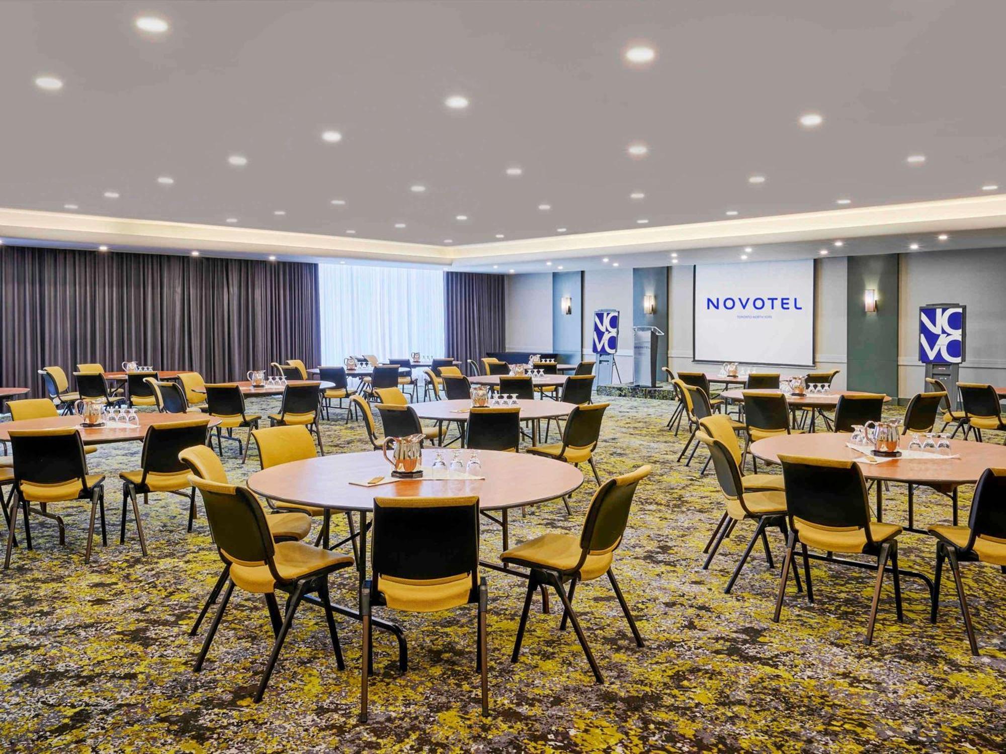 Novotel Toronto North York Экстерьер фото