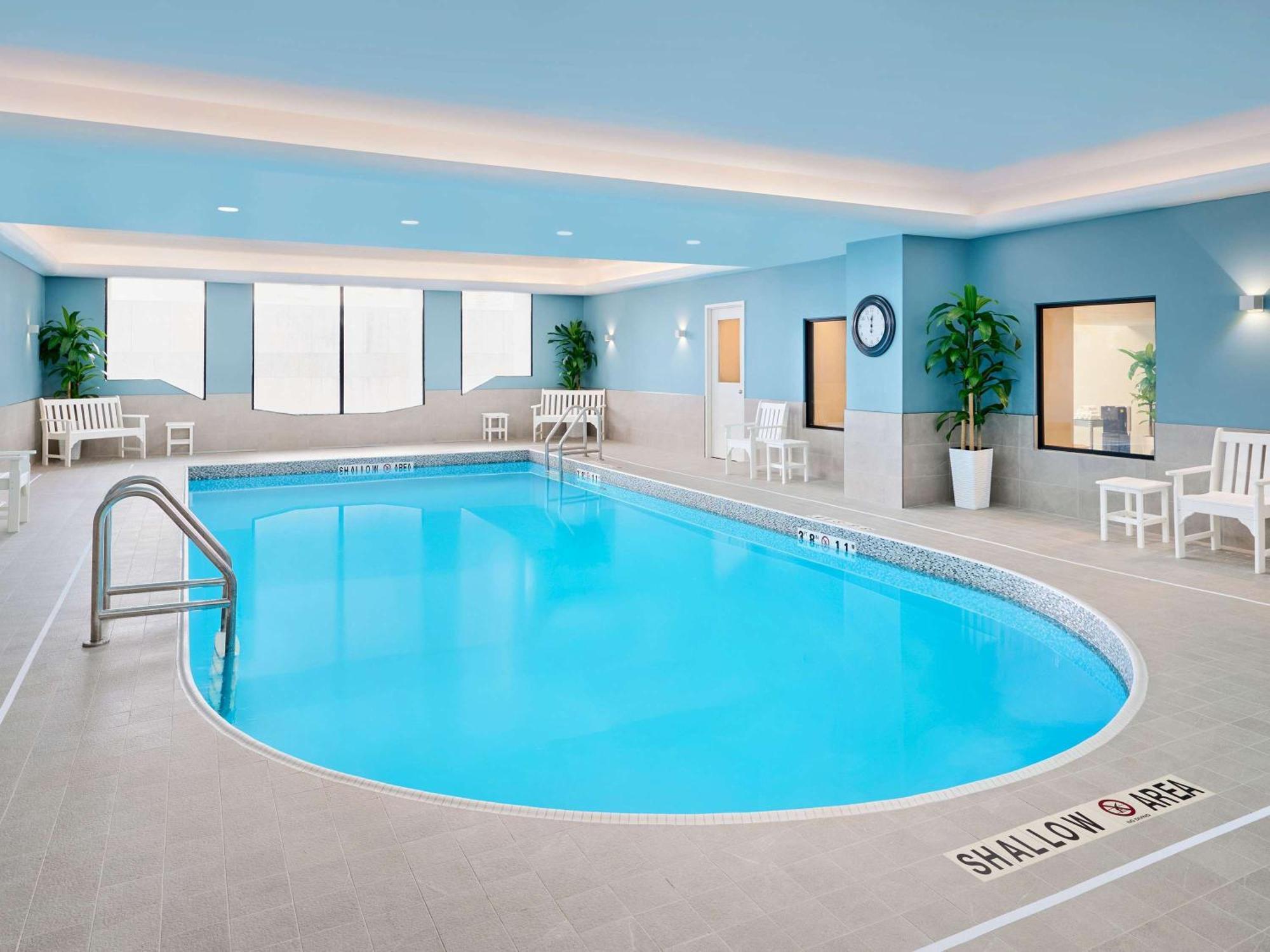 Novotel Toronto North York Экстерьер фото