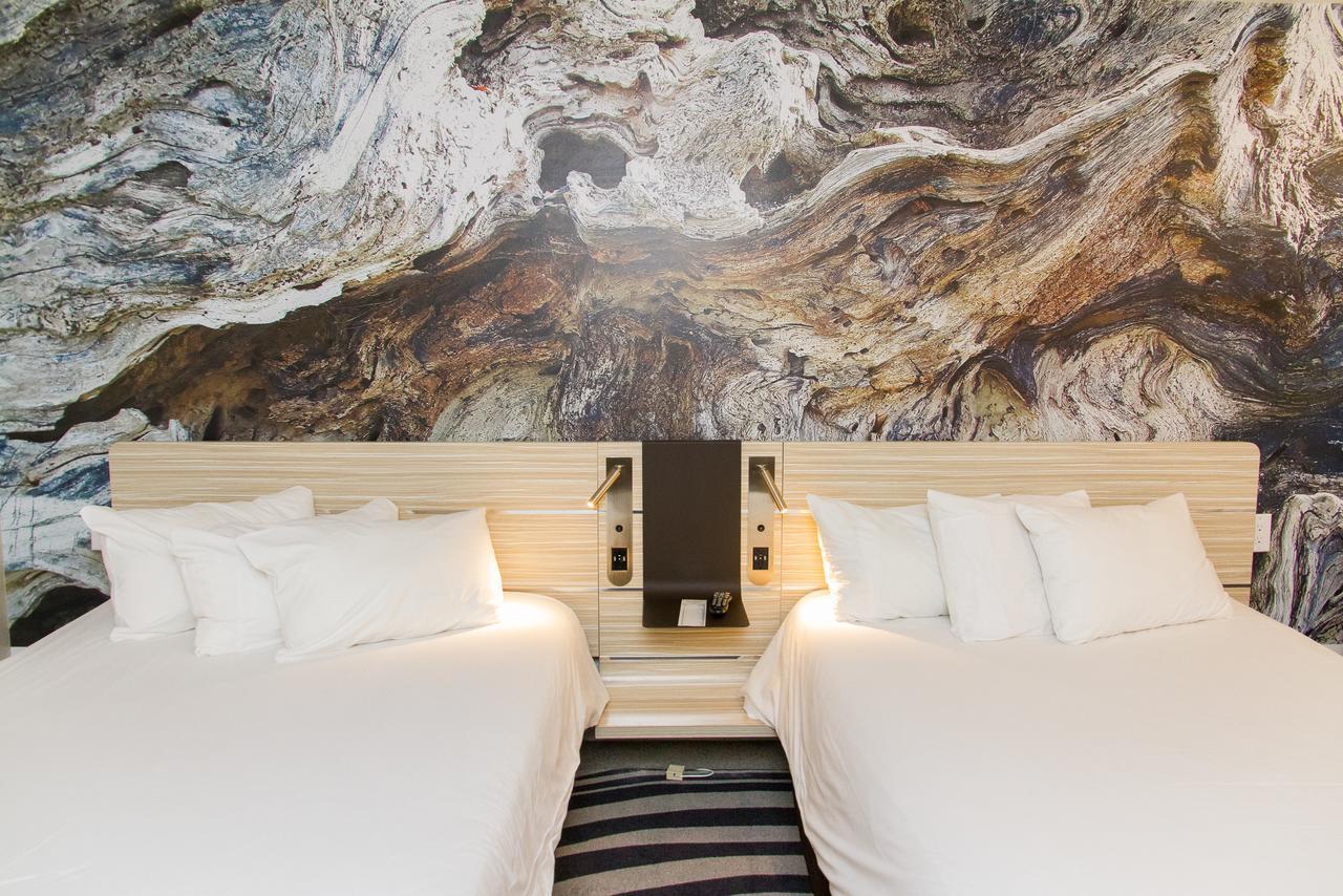 Novotel Toronto North York Экстерьер фото