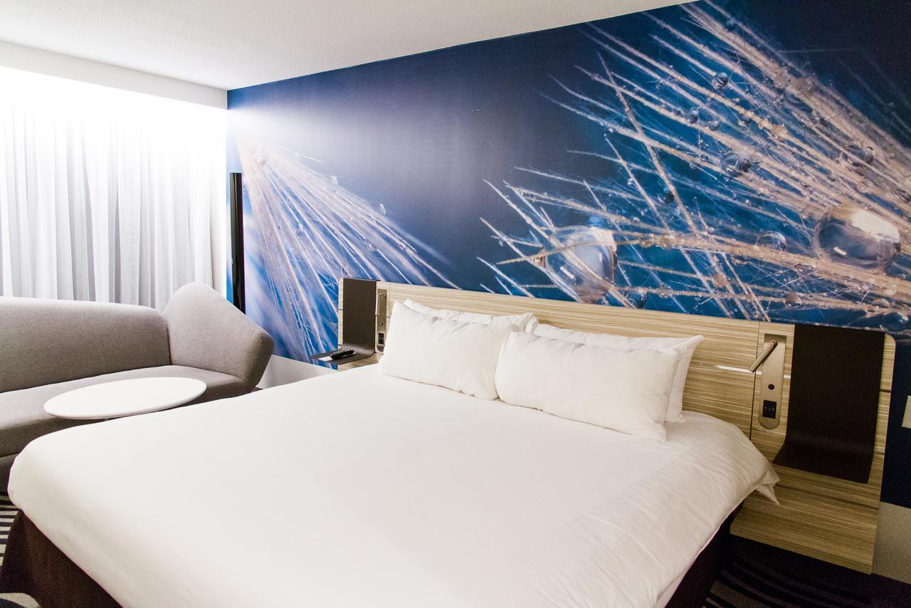 Novotel Toronto North York Экстерьер фото