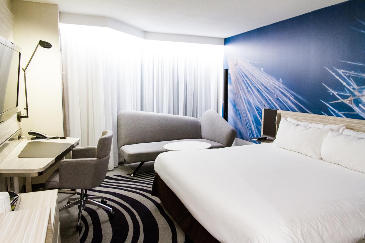 Novotel Toronto North York Экстерьер фото