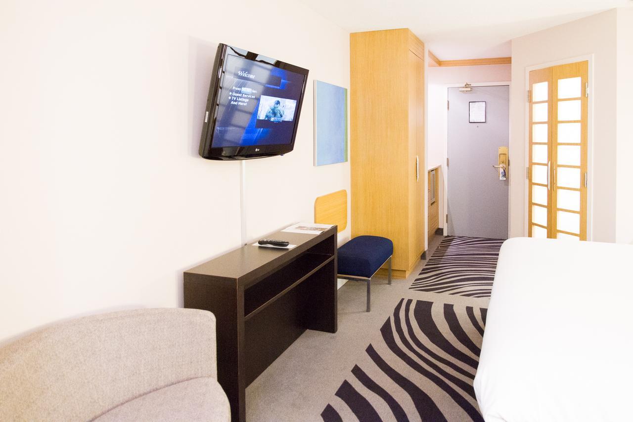 Novotel Toronto North York Экстерьер фото